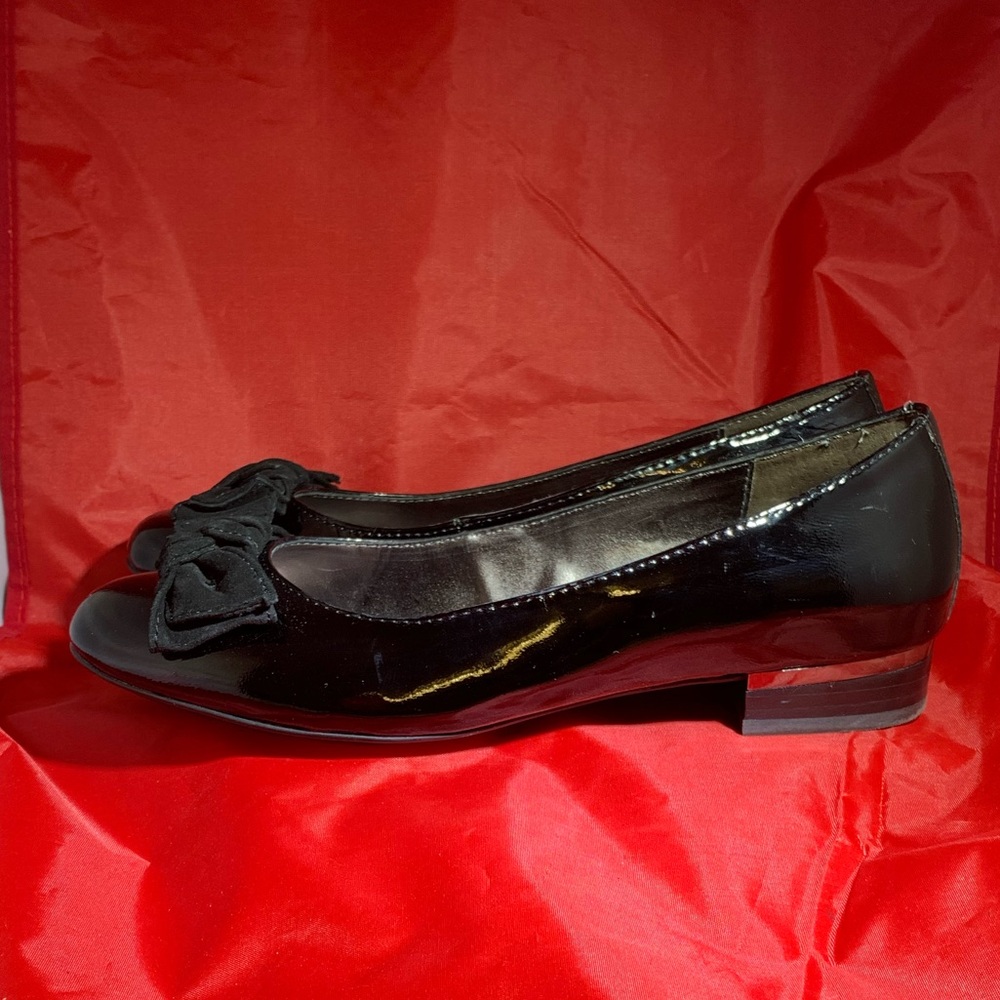Isola Abria Patent Leather w/ Suede Bow Sz 8.5